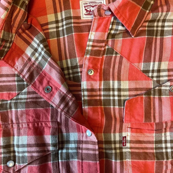 Levi’s women’s Dylan relaxed western shirt. Pearl snap buttons. Size large. - Picture 5 of 10